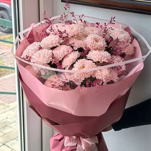 Букет розовых хризантем