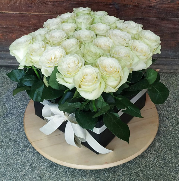 Композиция из 25 роз